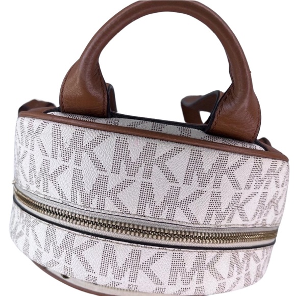 MK Michael Kors ABBEY Medium Studded Backpack Vanilla Cream Brown Gold Adjusts - Picture 7 of 16